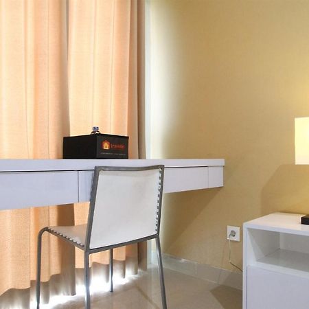 Comfortable Studio Apartment Grand Dhika City By Travelio Bekasi Bagian luar foto